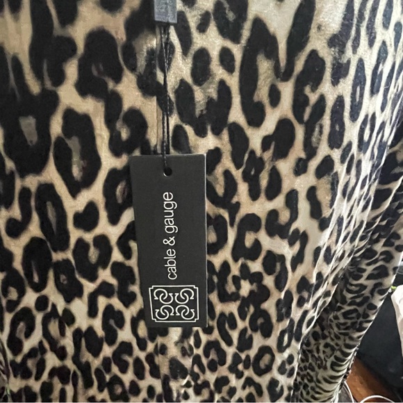 Cable & Guage blouse Size Small - Picture 14 of 14